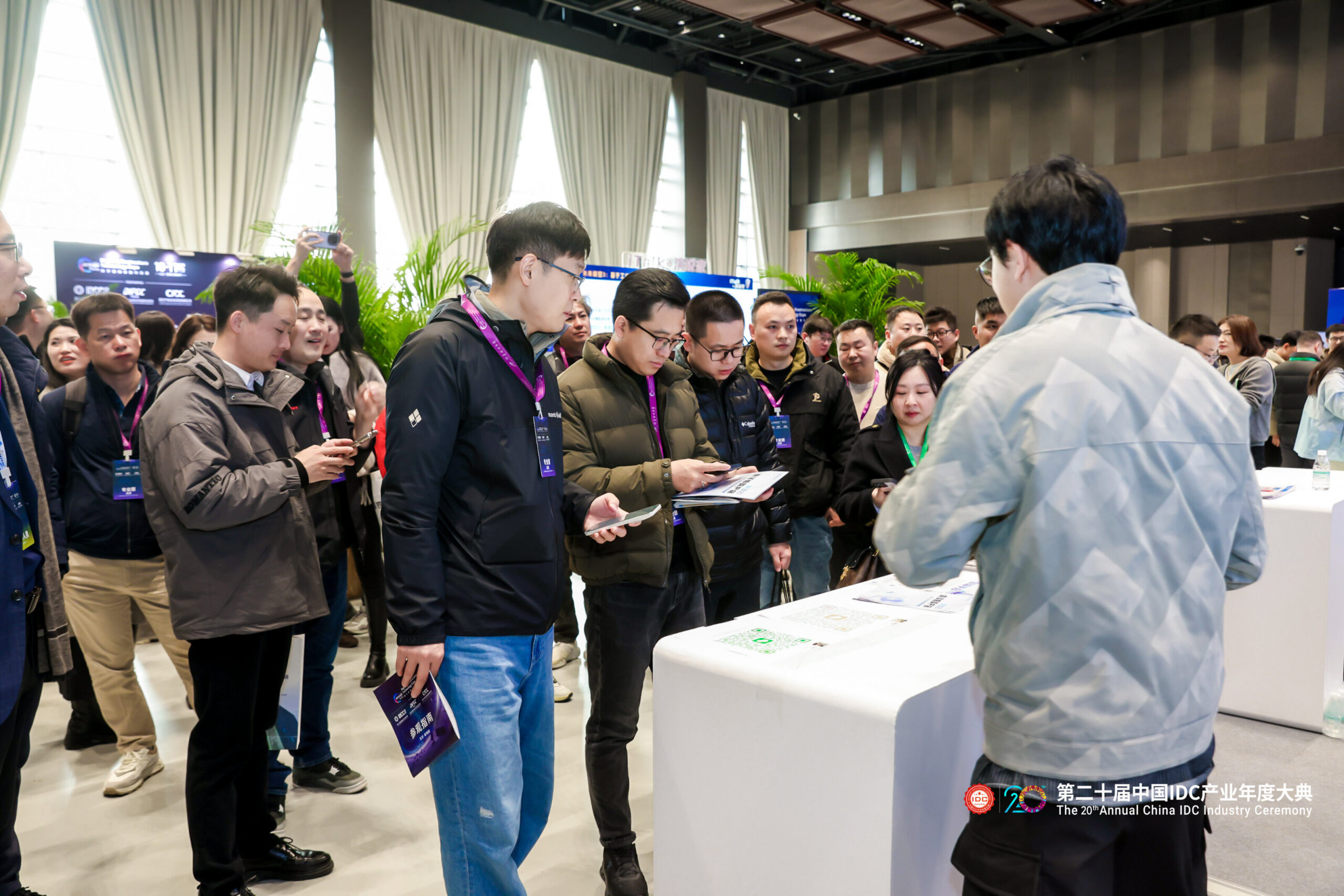 IDCC2025 大会现场，历届影像 4